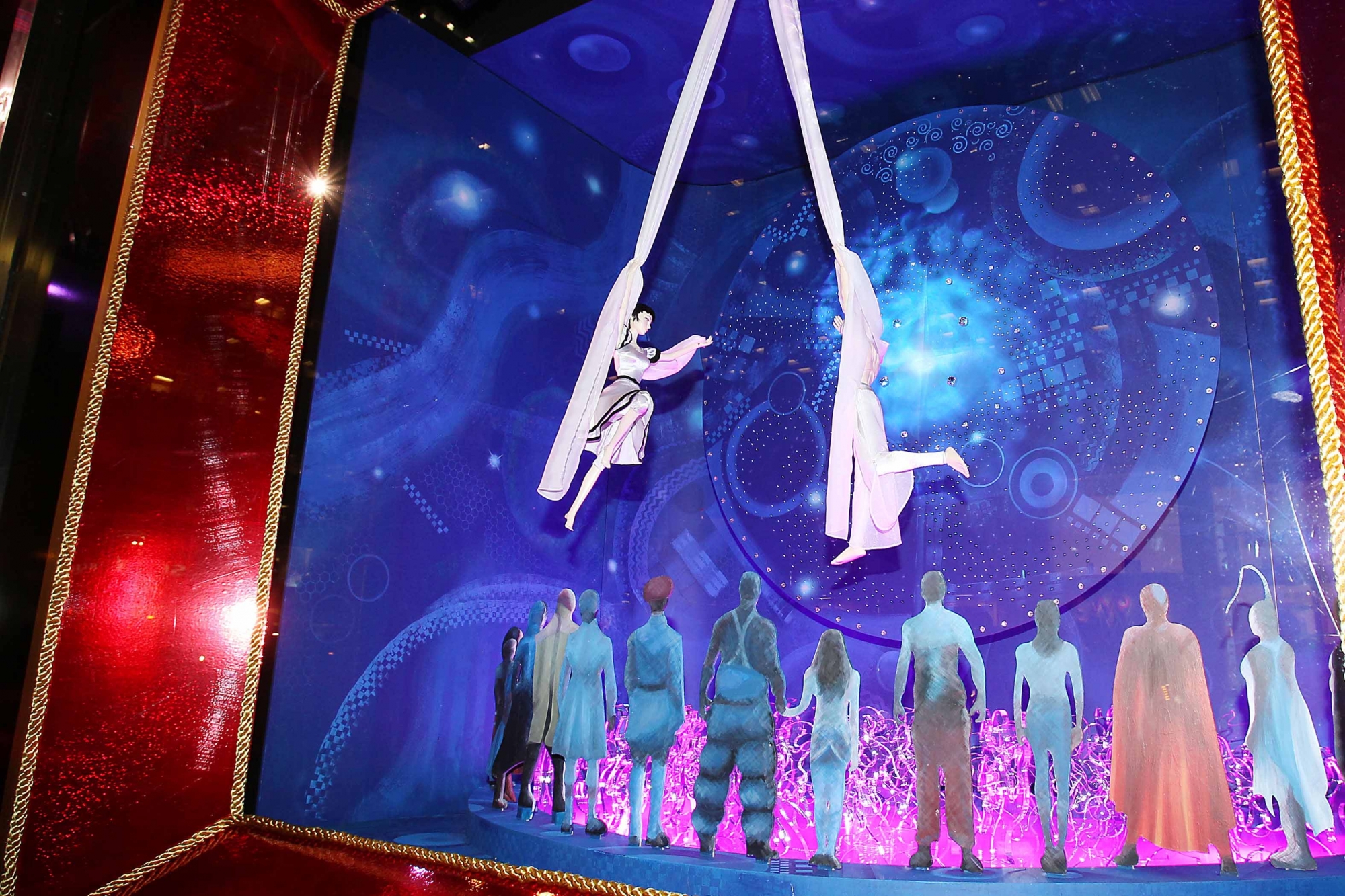CIRQUE DU SOLEIL WORLDS AWAY Spectacular Bloomingdale's Holiday