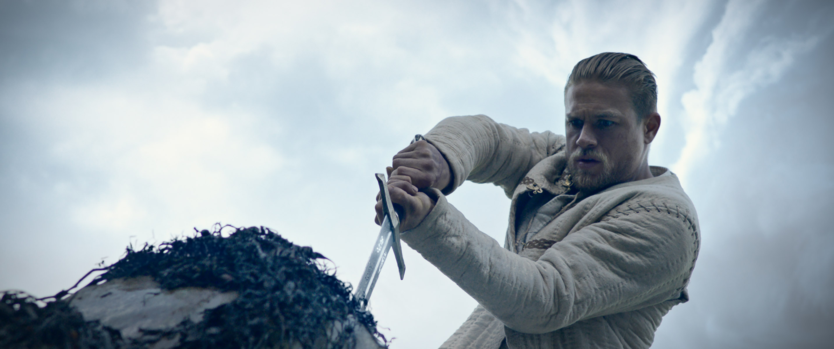 Win Passes To The Advance Screening Of KING ARTHUR LEGEND OF THE SWORD