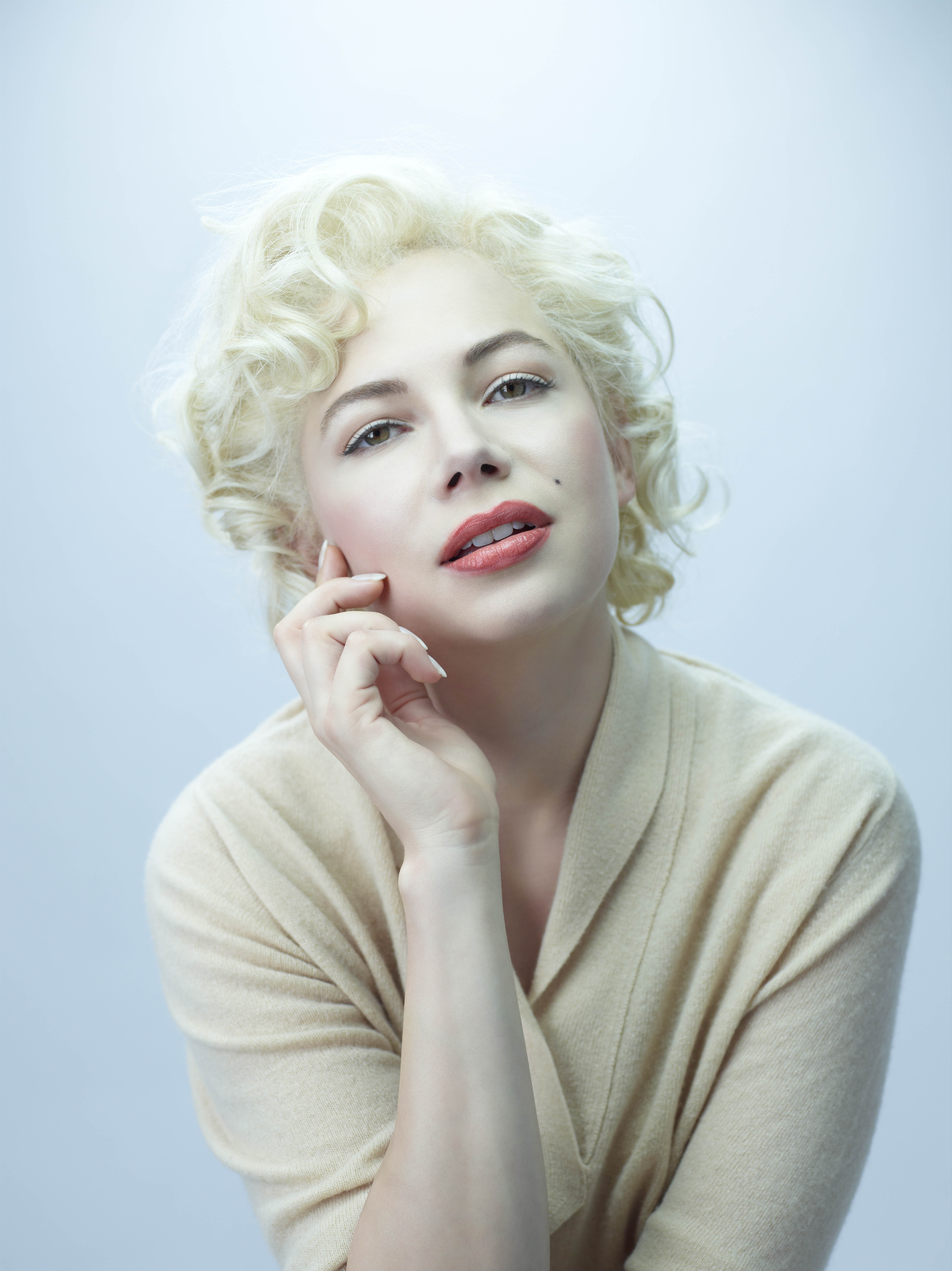 Check Out Michelle Williams as Marilyn Monroe in Simon Curtis' Film MY WEEK WITH ...5484 x 7320