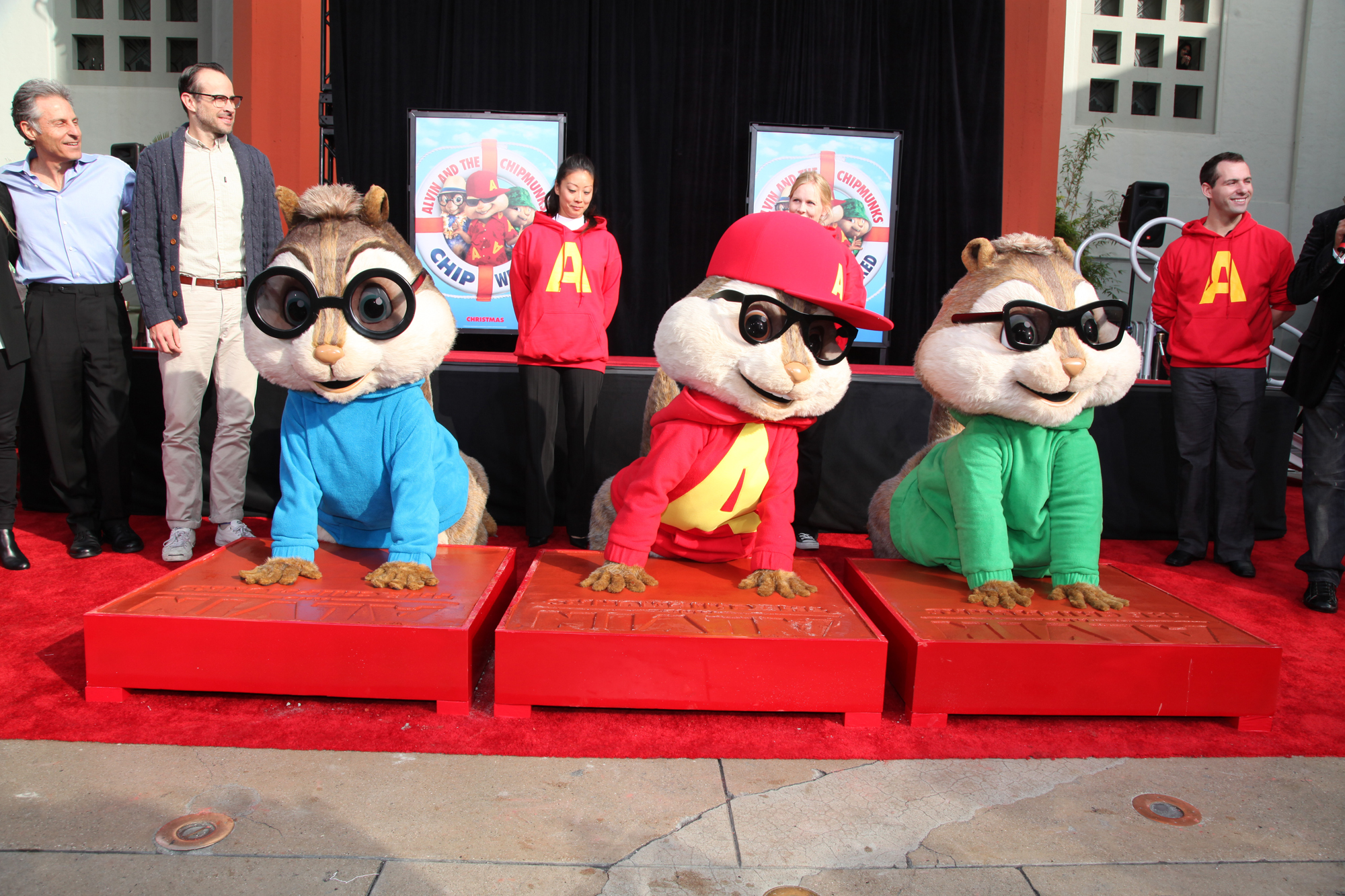 ALVIN AND THE CHIPMUNKS CHIPWRECKE D Stunned Crowd At Hollywood’s